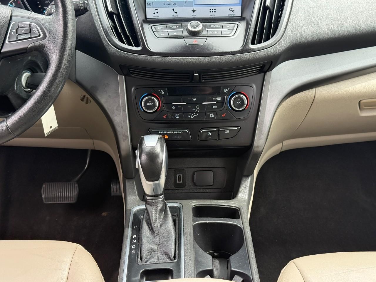 Ford Escape Vehicle Full-screen Gallery Image 13