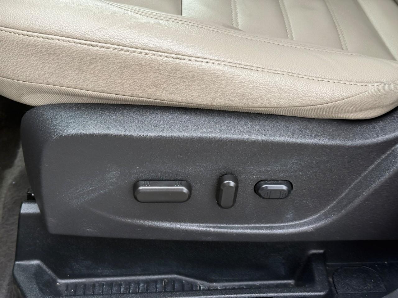Ford Escape Vehicle Full-screen Gallery Image 17