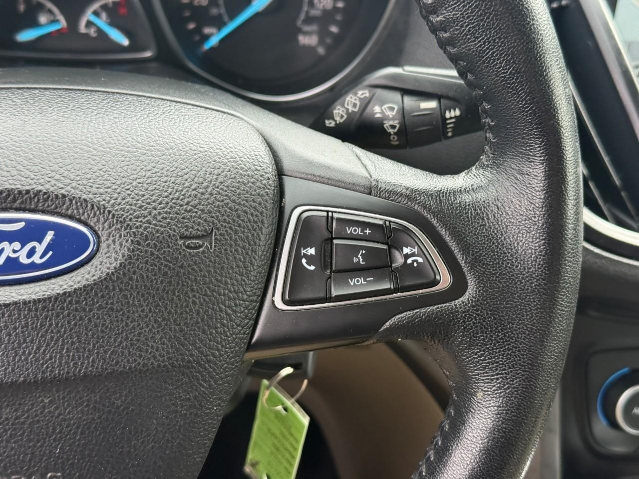Ford Escape Vehicle Full-screen Gallery Image 19