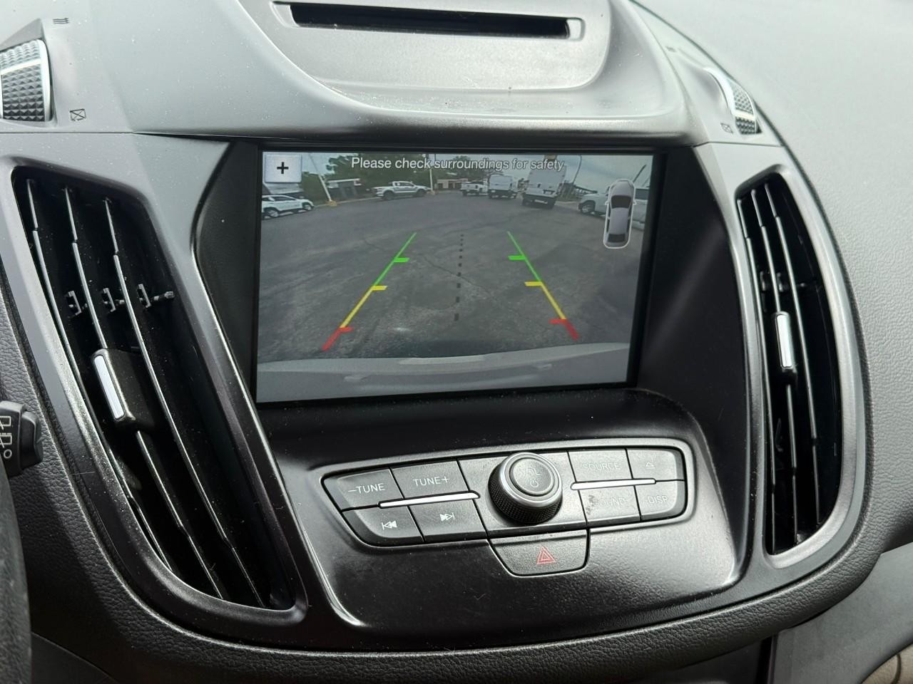 Ford Escape Vehicle Full-screen Gallery Image 23