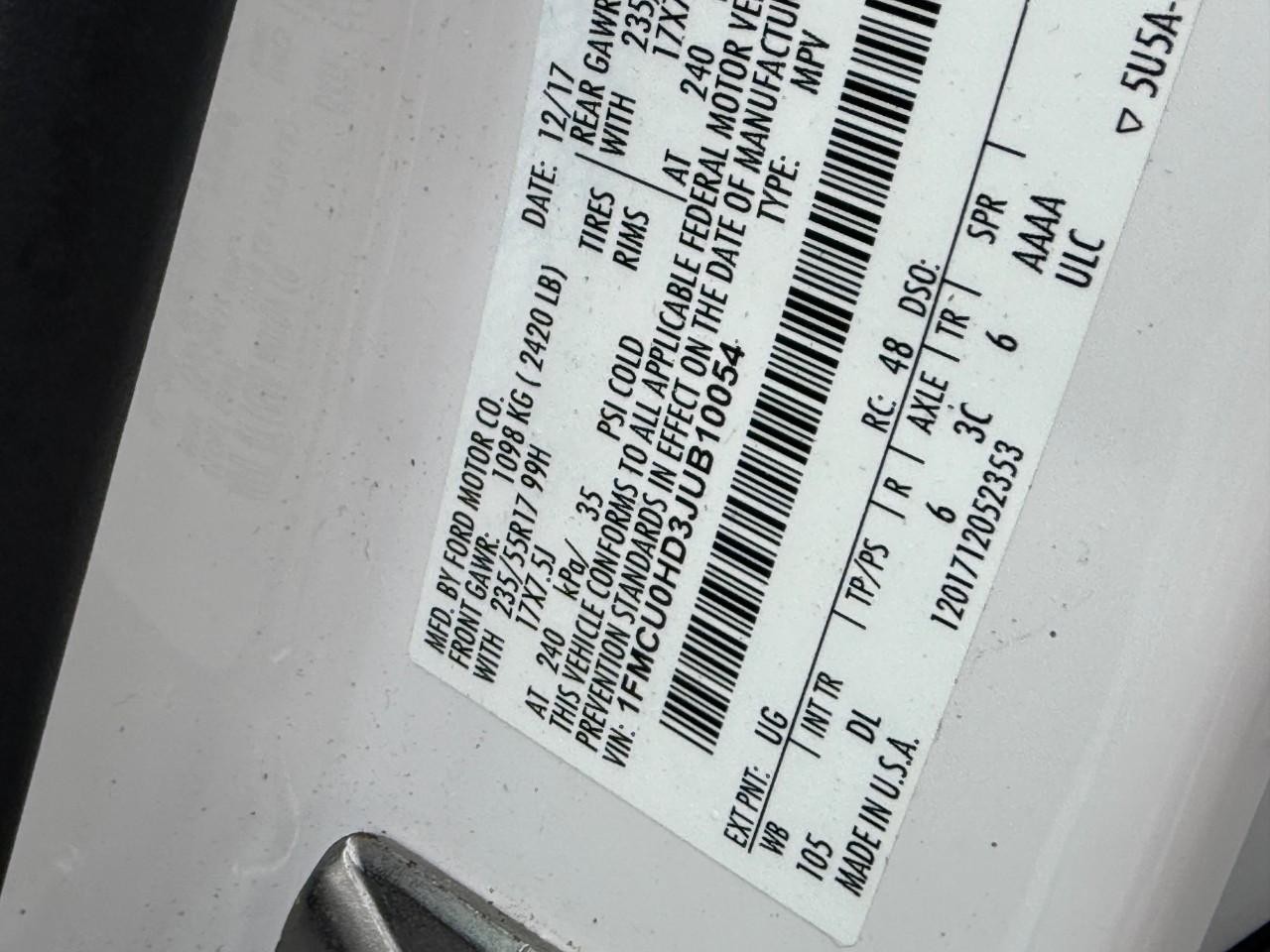 Ford Escape Vehicle Full-screen Gallery Image 24