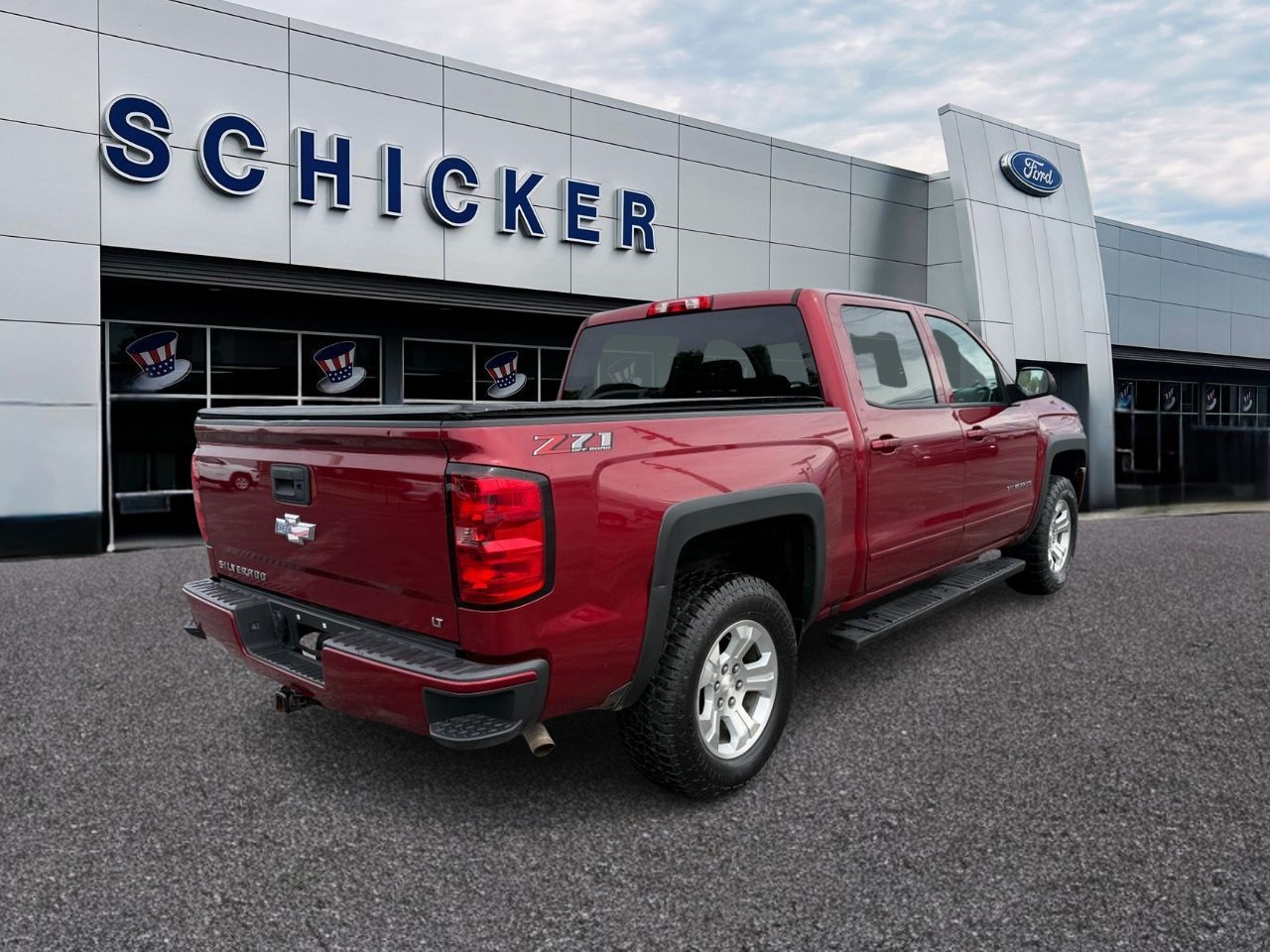 Chevrolet Silverado 1500 Vehicle Full-screen Gallery Image 02