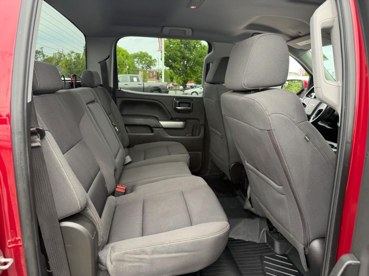 Chevrolet Silverado 1500 Vehicle Full-screen Gallery Image 10