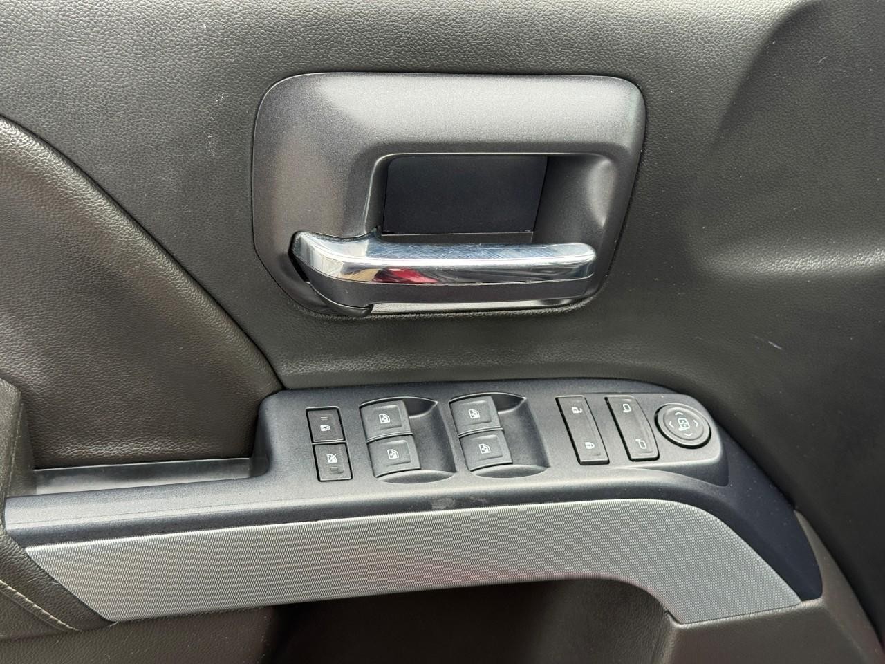 Chevrolet Silverado 1500 Vehicle Full-screen Gallery Image 15