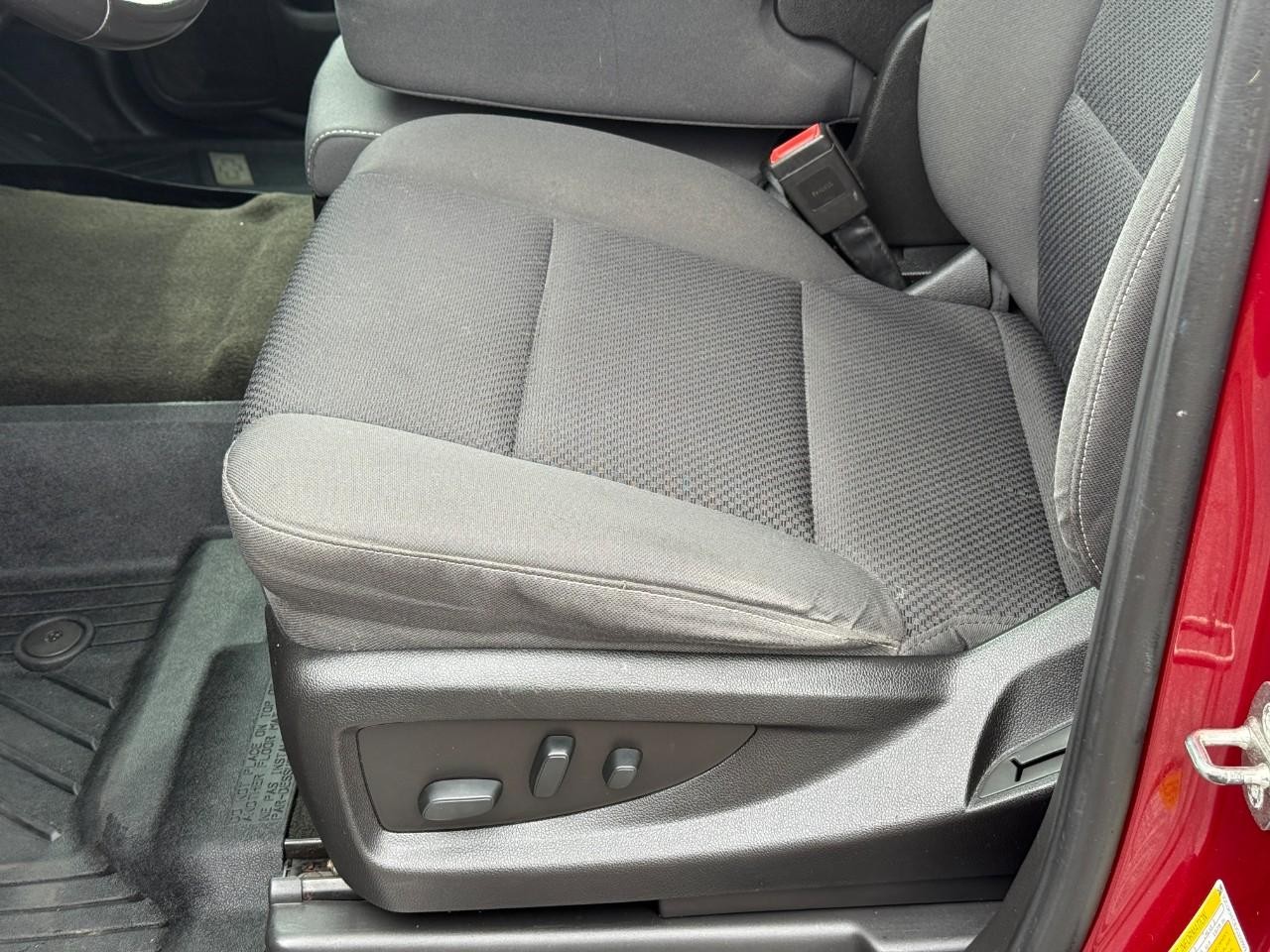 Chevrolet Silverado 1500 Vehicle Full-screen Gallery Image 16