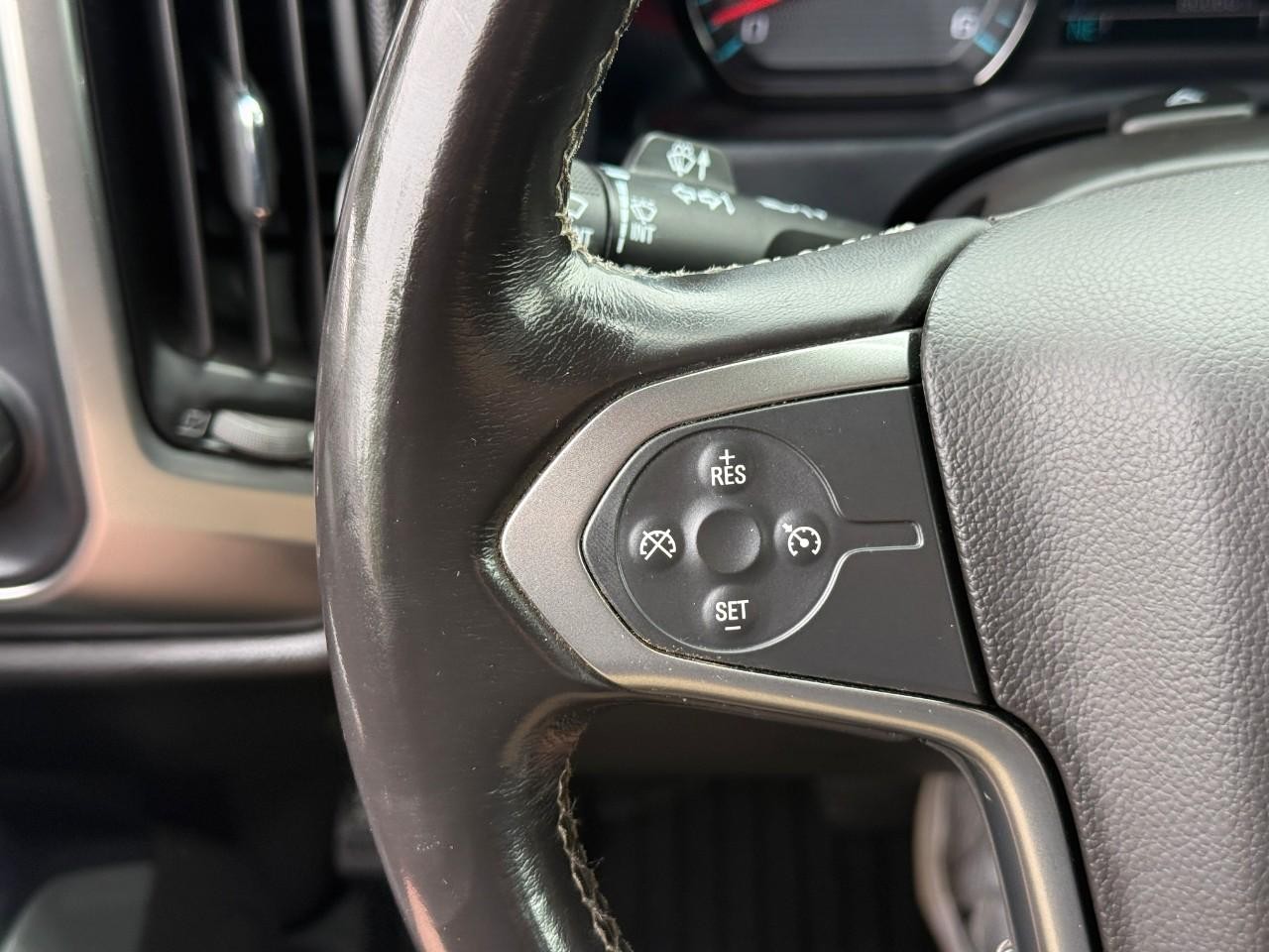 Chevrolet Silverado 1500 Vehicle Full-screen Gallery Image 18