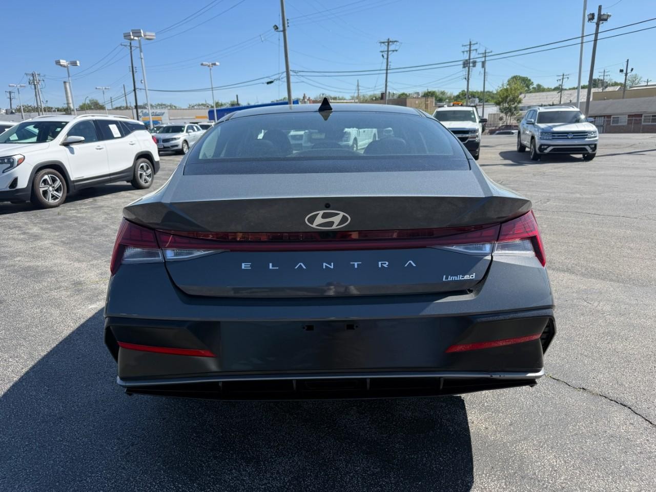 Hyundai Elantra Vehicle Full-screen Gallery Image 08