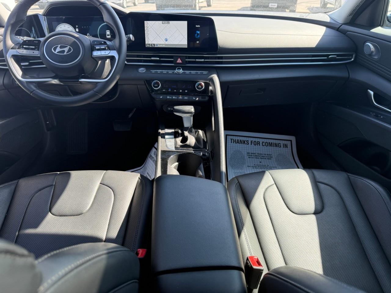 Hyundai Elantra Vehicle Full-screen Gallery Image 11