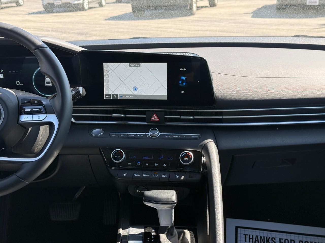 Hyundai Elantra Vehicle Full-screen Gallery Image 13
