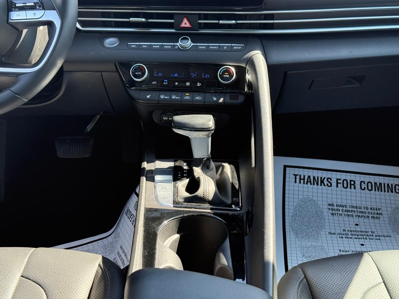 Hyundai Elantra Vehicle Full-screen Gallery Image 14