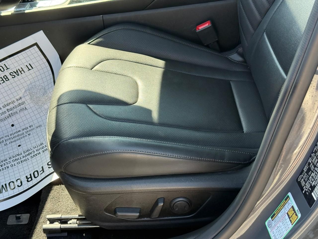 Hyundai Elantra Vehicle Full-screen Gallery Image 16