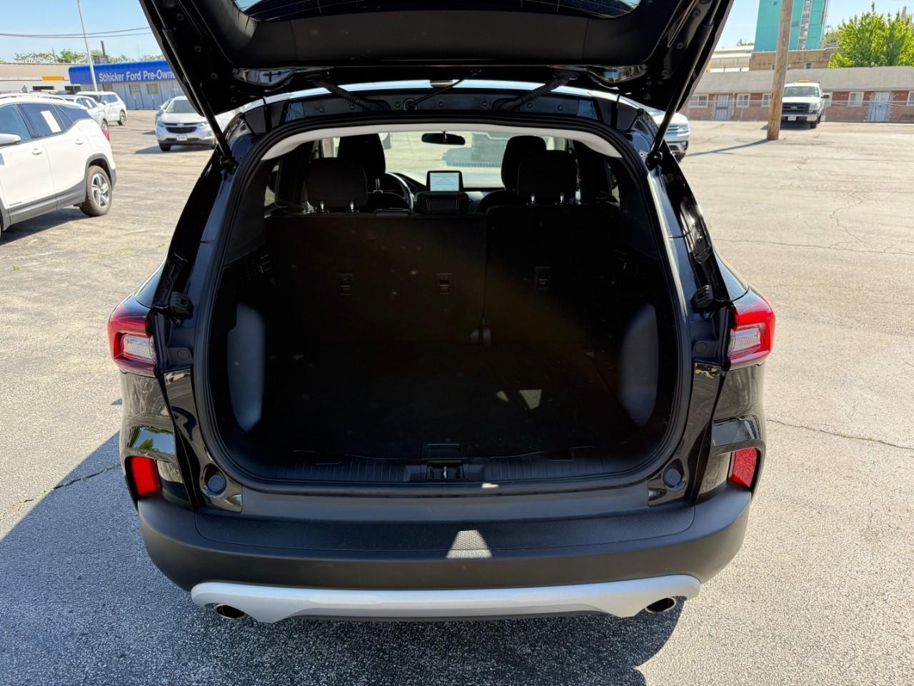 Ford Escape Vehicle Full-screen Gallery Image 08