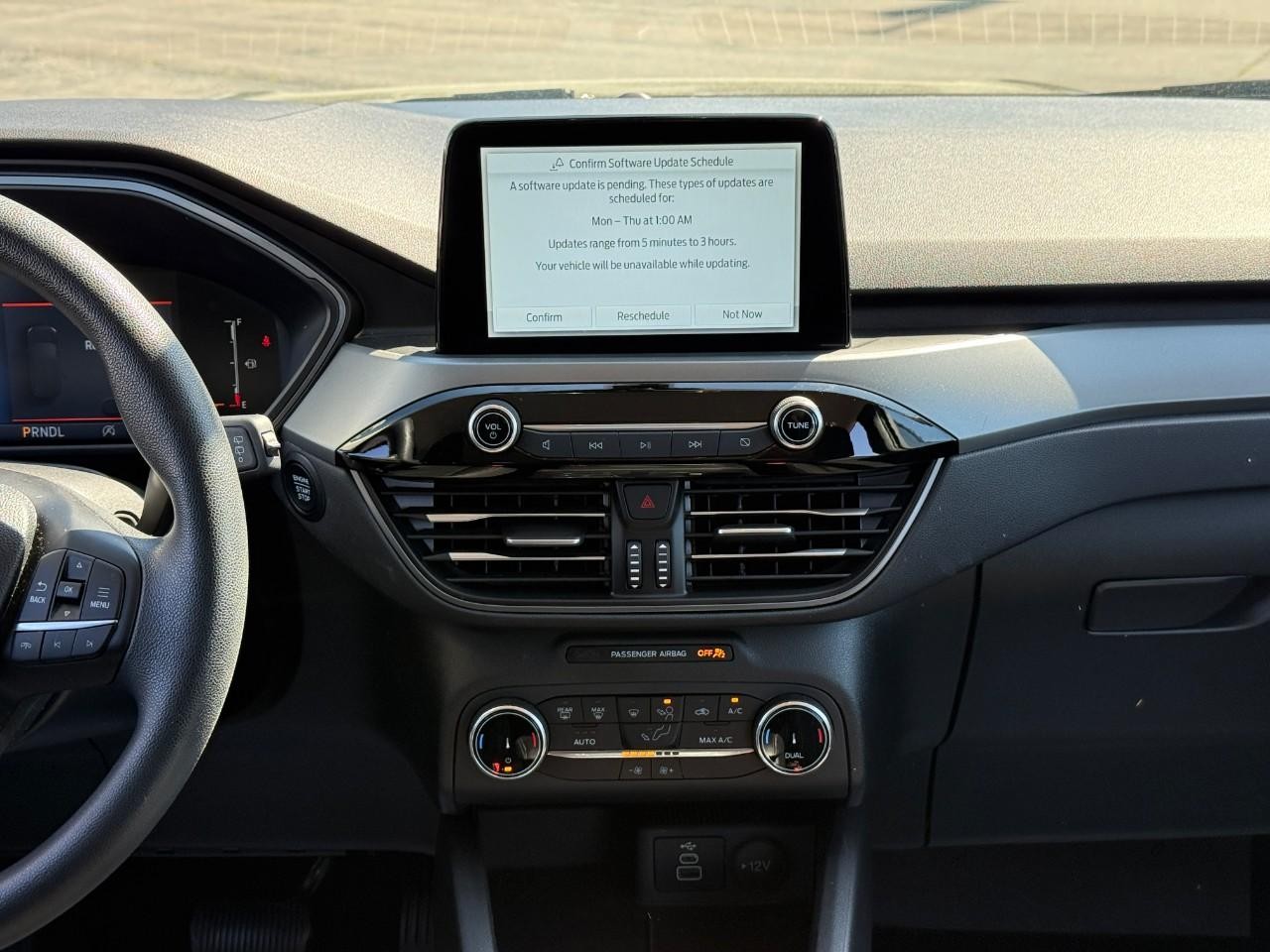 Ford Escape Vehicle Full-screen Gallery Image 14