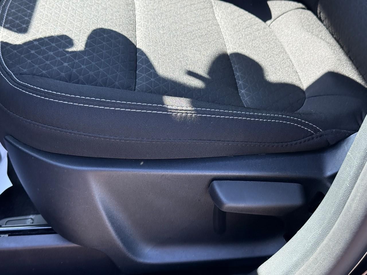 Ford Escape Vehicle Full-screen Gallery Image 20