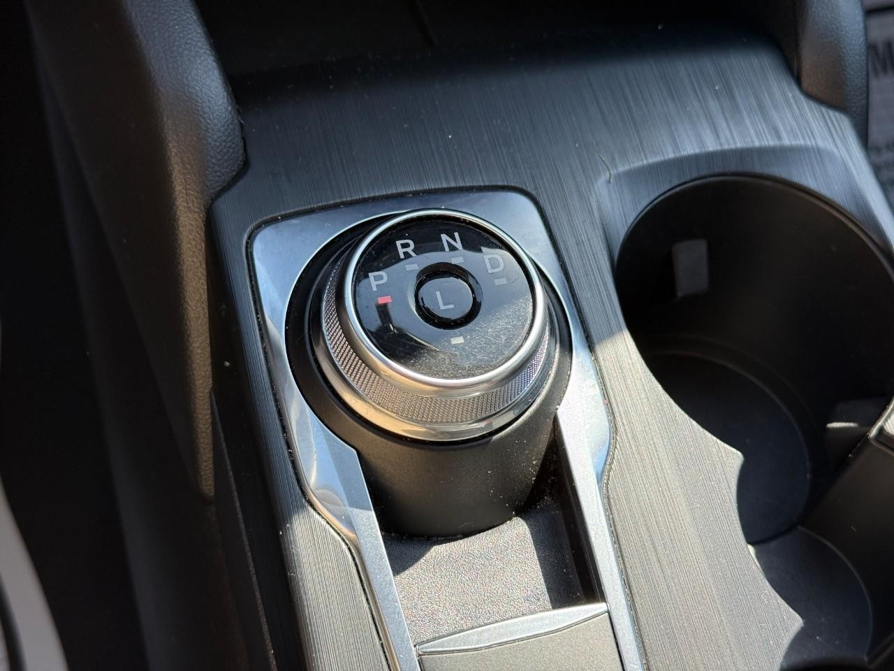 Ford Escape Vehicle Full-screen Gallery Image 23