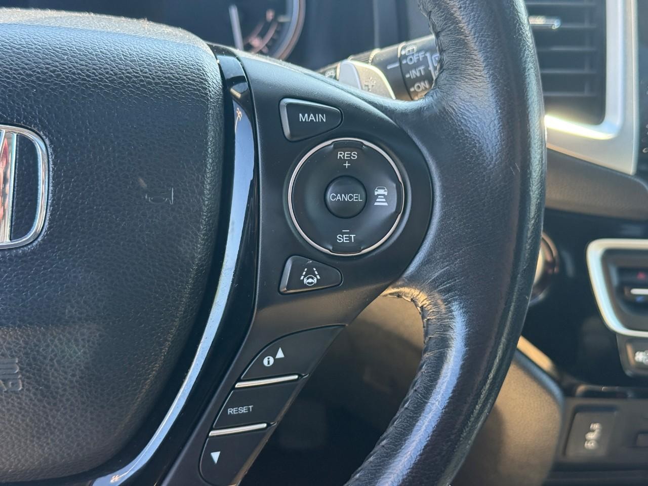 Honda Pilot Vehicle Full-screen Gallery Image 22