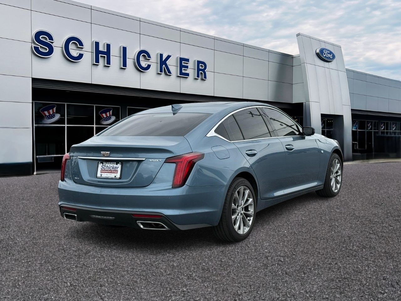 Cadillac CT5 Vehicle Full-screen Gallery Image 02