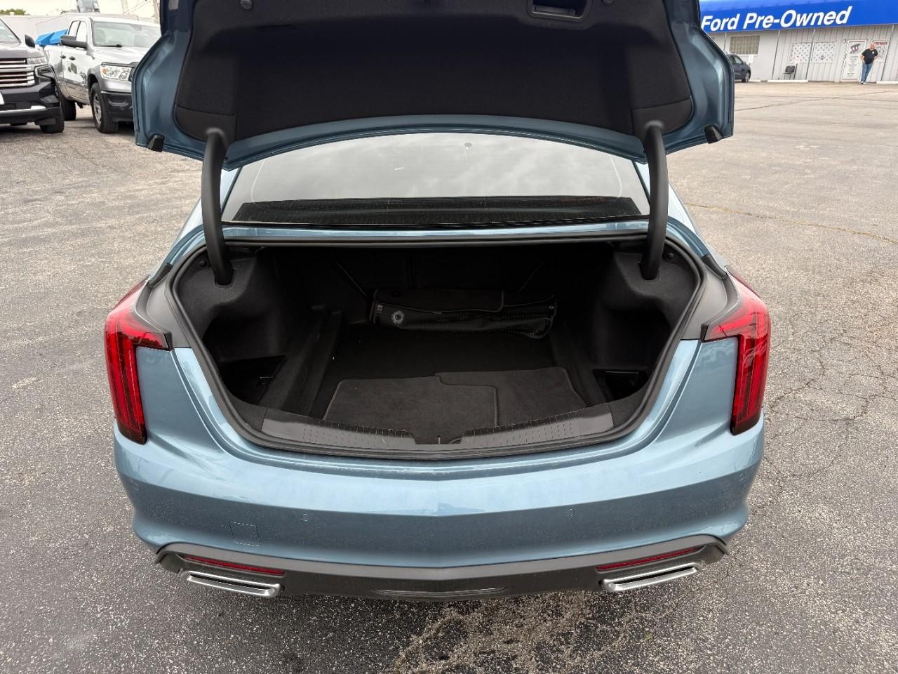 Cadillac CT5 Vehicle Full-screen Gallery Image 07