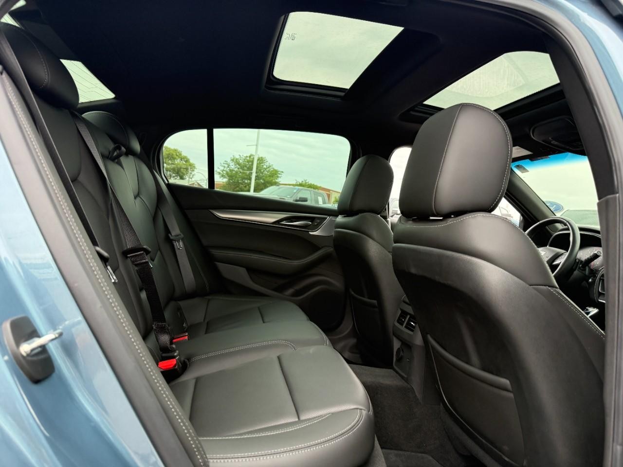 Cadillac CT5 Vehicle Full-screen Gallery Image 10