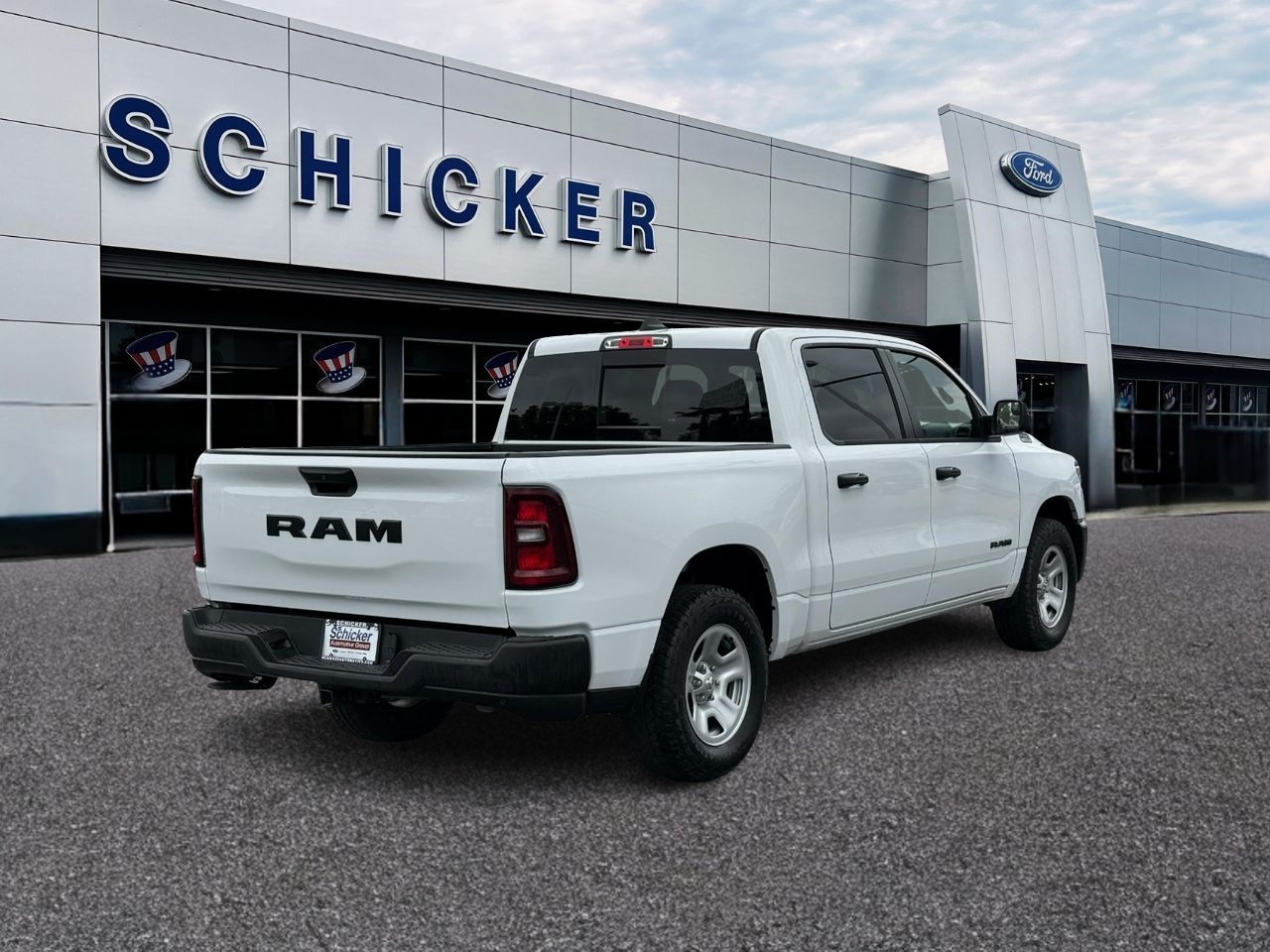 Ram 1500 Vehicle Full-screen Gallery Image 02