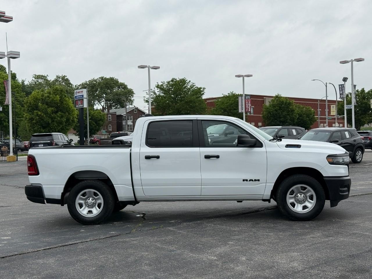 Ram 1500 Vehicle Full-screen Gallery Image 05