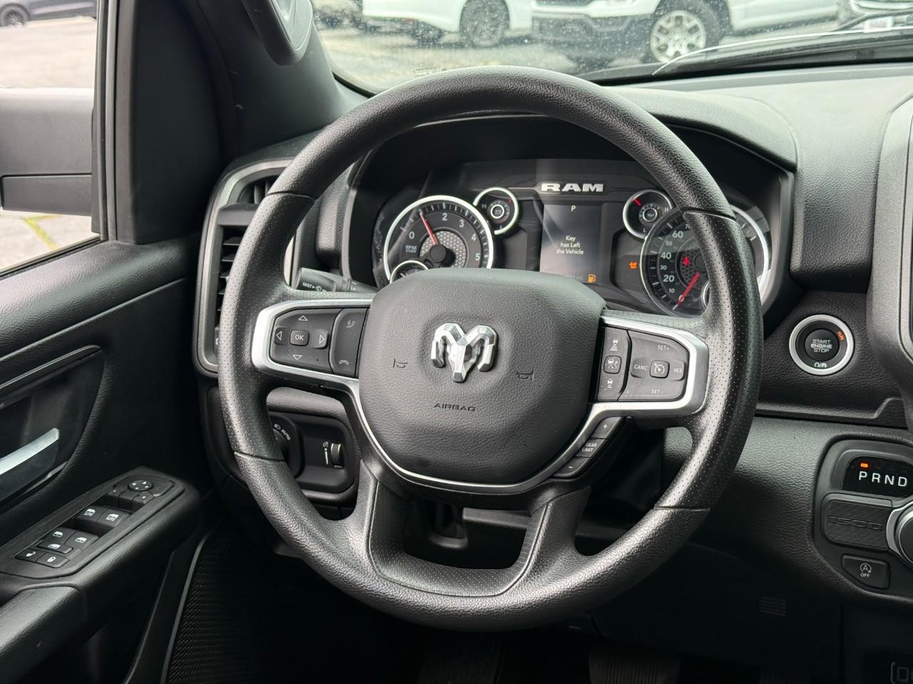 Ram 1500 Vehicle Full-screen Gallery Image 12