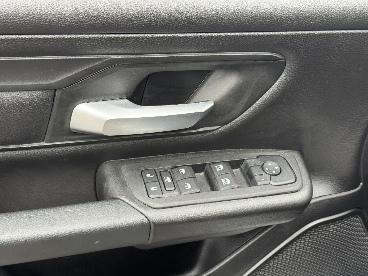 Ram 1500 Vehicle Full-screen Gallery Image 15