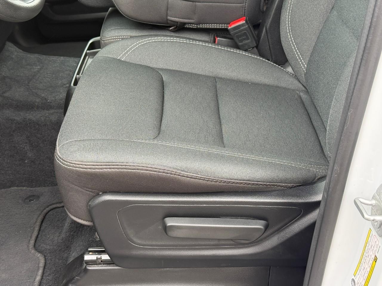 Ram 1500 Vehicle Full-screen Gallery Image 16