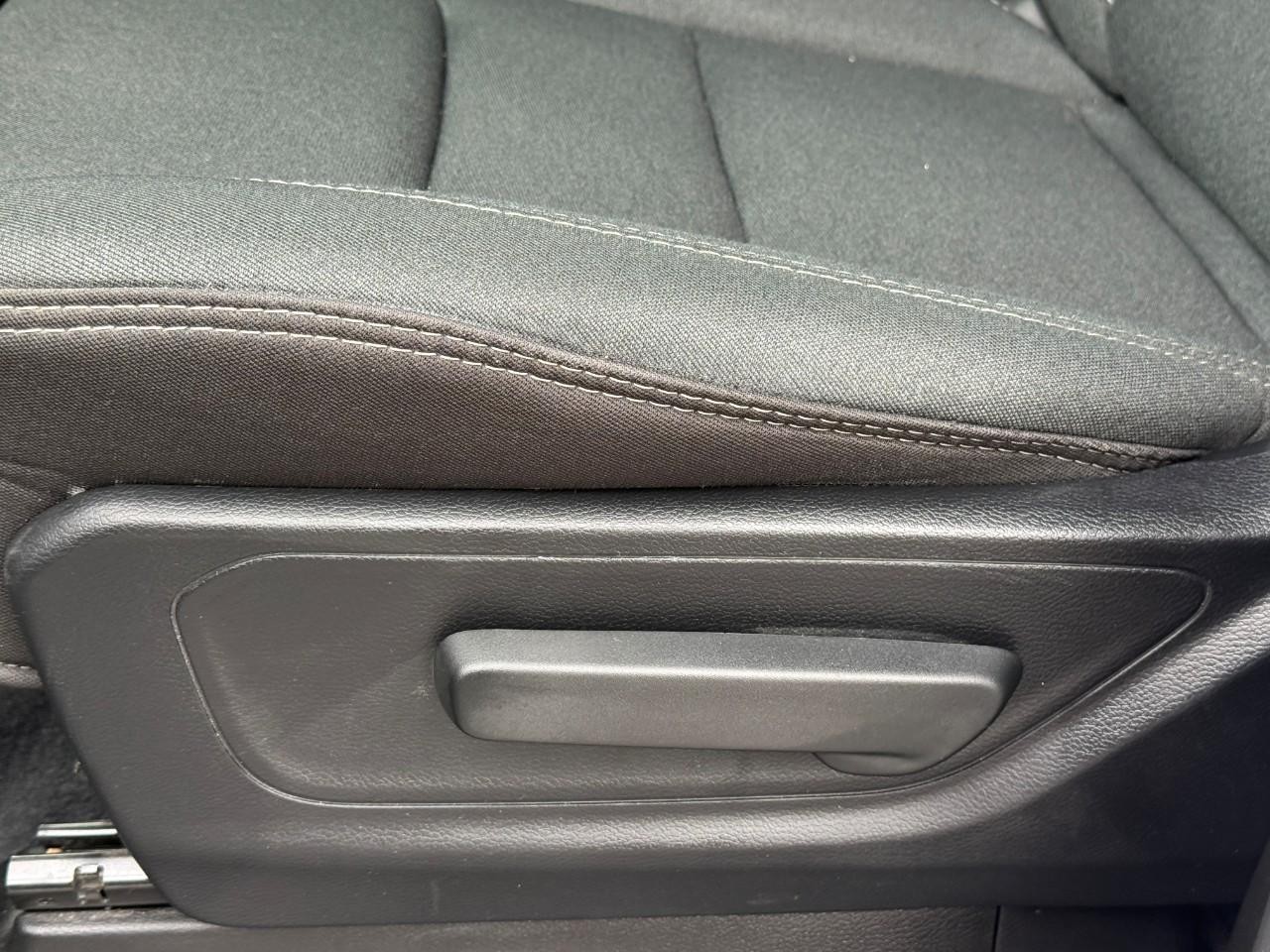 Ram 1500 Vehicle Full-screen Gallery Image 17
