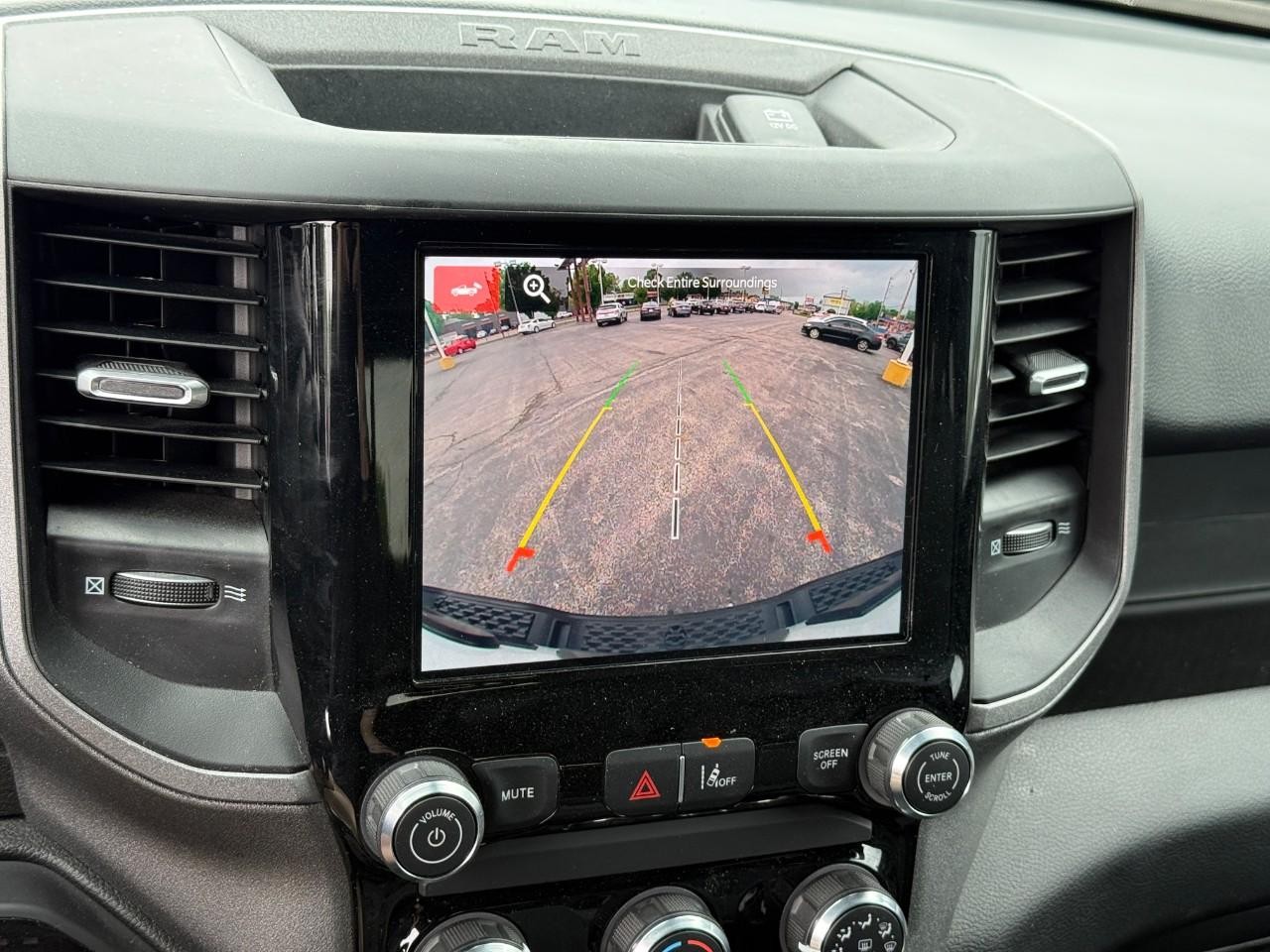 Ram 1500 Vehicle Full-screen Gallery Image 22
