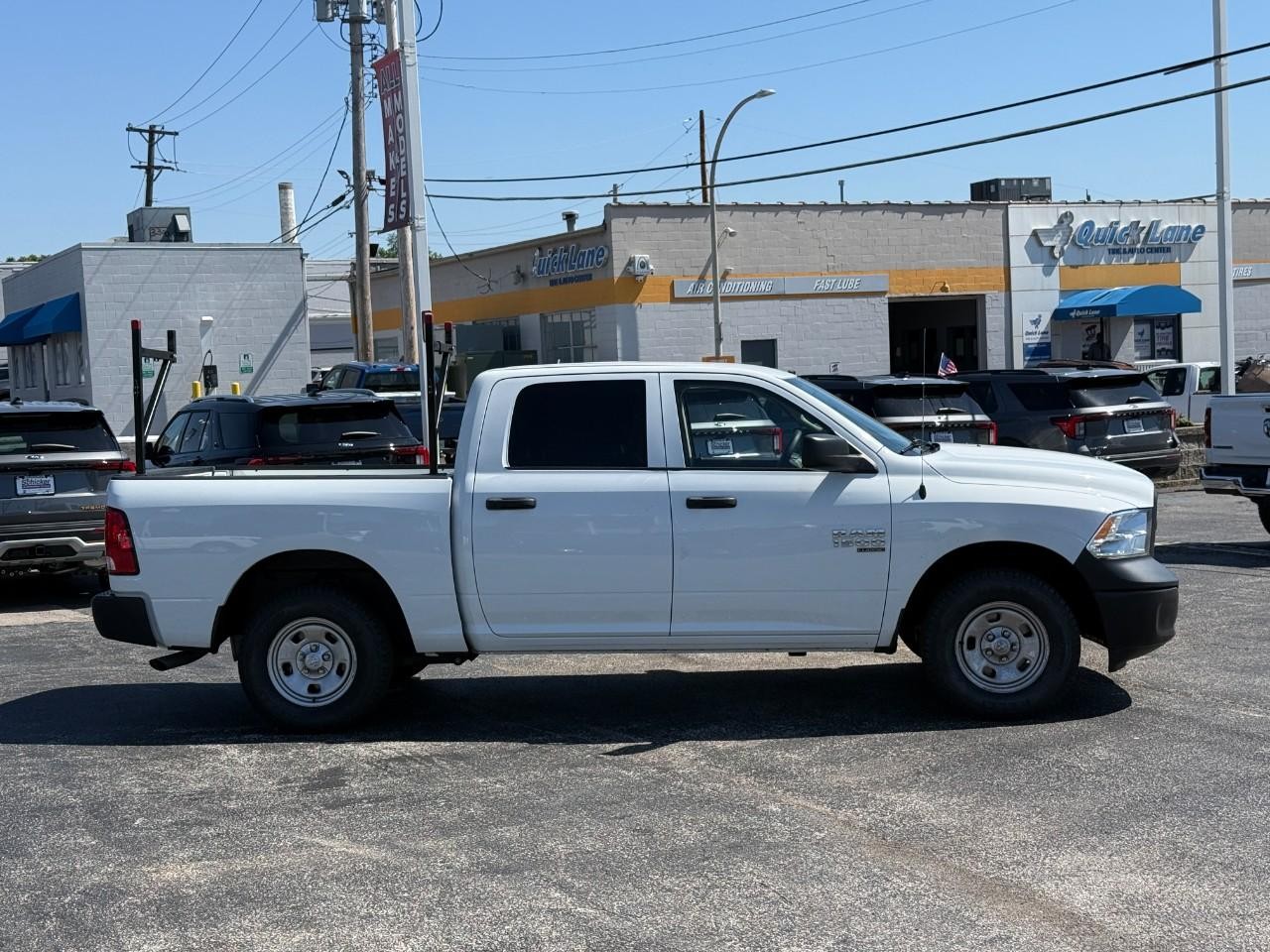 Ram 1500 Classic Vehicle Full-screen Gallery Image 05