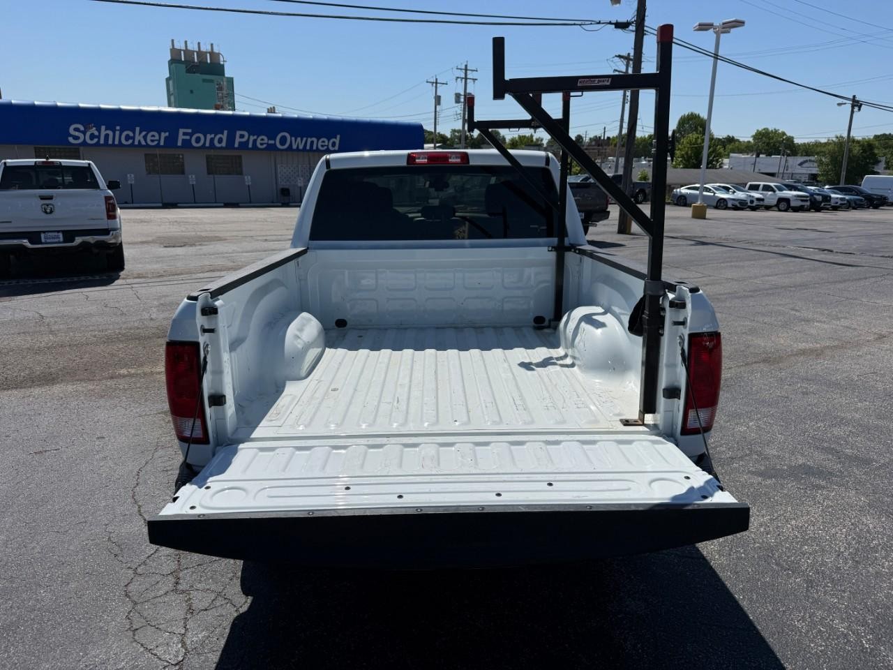 Ram 1500 Classic Vehicle Full-screen Gallery Image 07