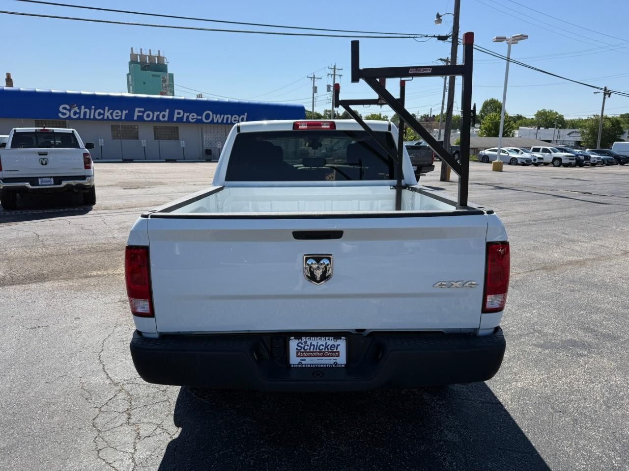 Ram 1500 Classic Vehicle Full-screen Gallery Image 08