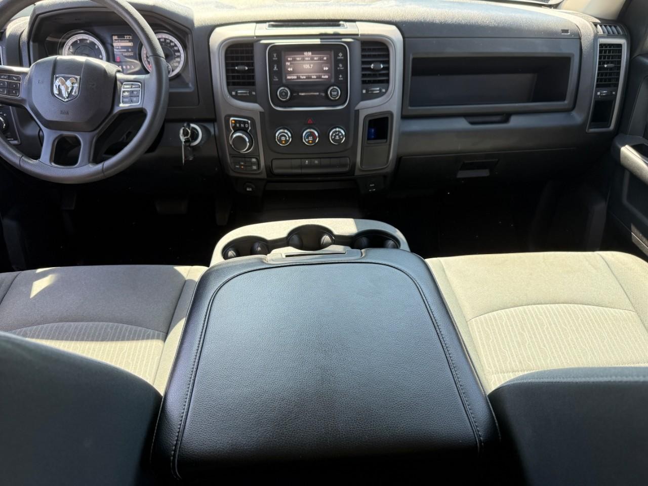 Ram 1500 Classic Vehicle Full-screen Gallery Image 11