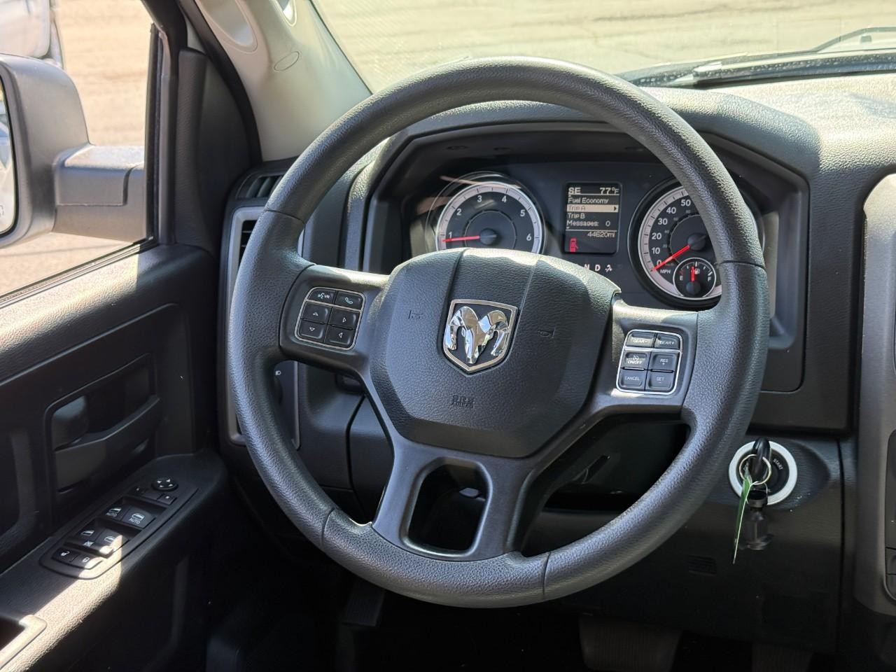 Ram 1500 Classic Vehicle Full-screen Gallery Image 12