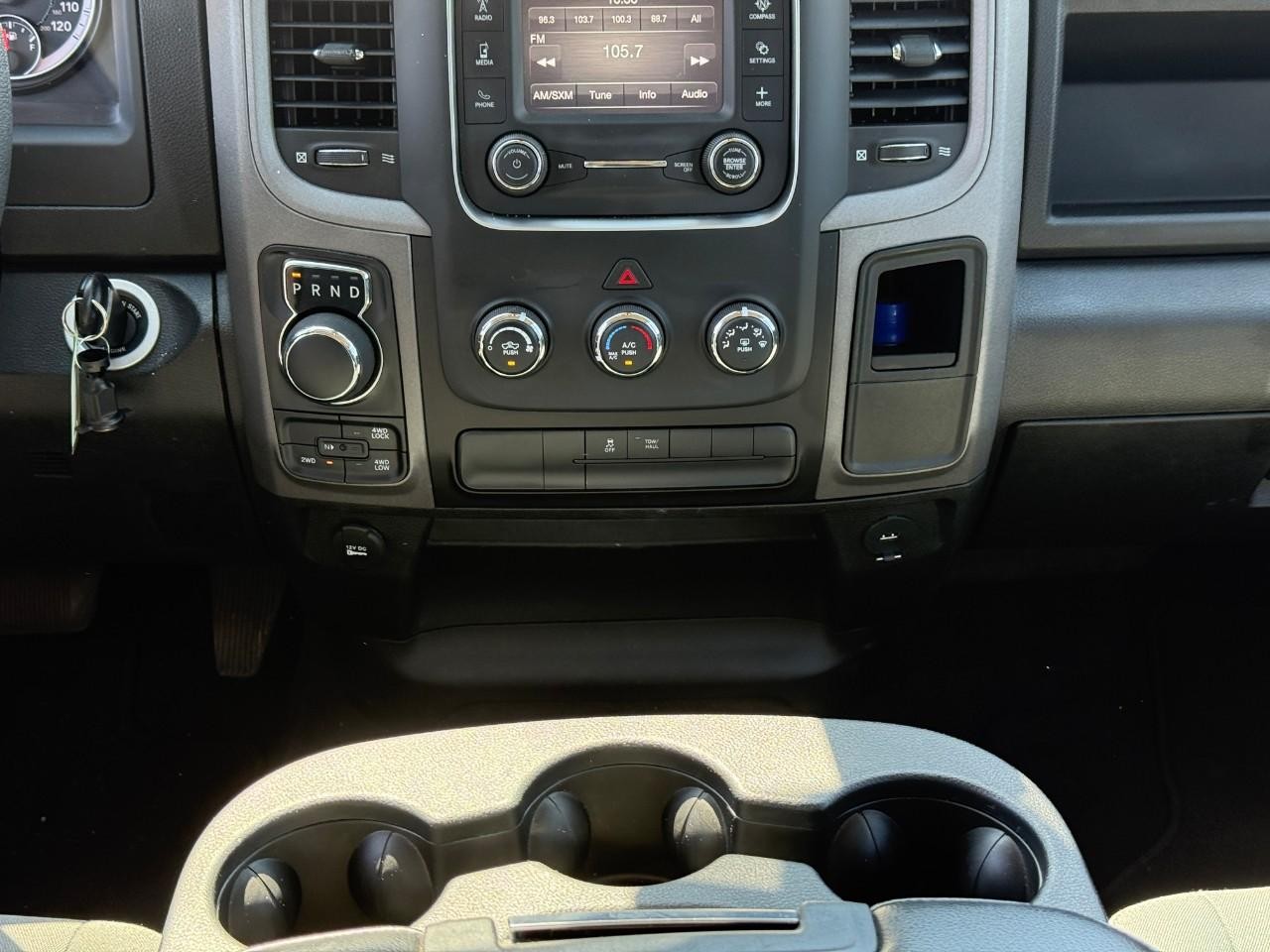 Ram 1500 Classic Vehicle Full-screen Gallery Image 14
