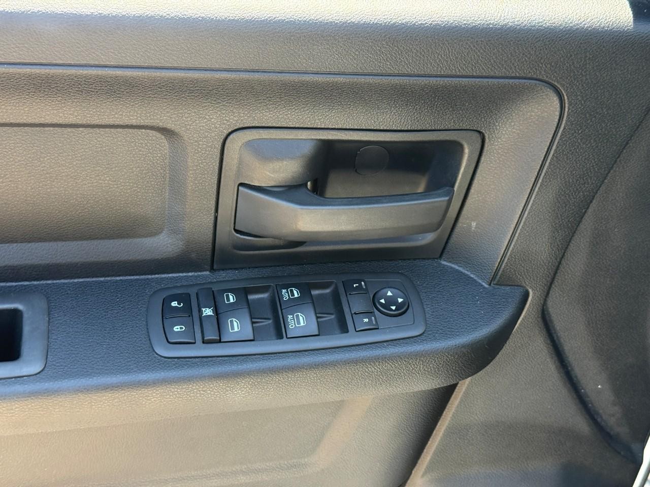 Ram 1500 Classic Vehicle Full-screen Gallery Image 15