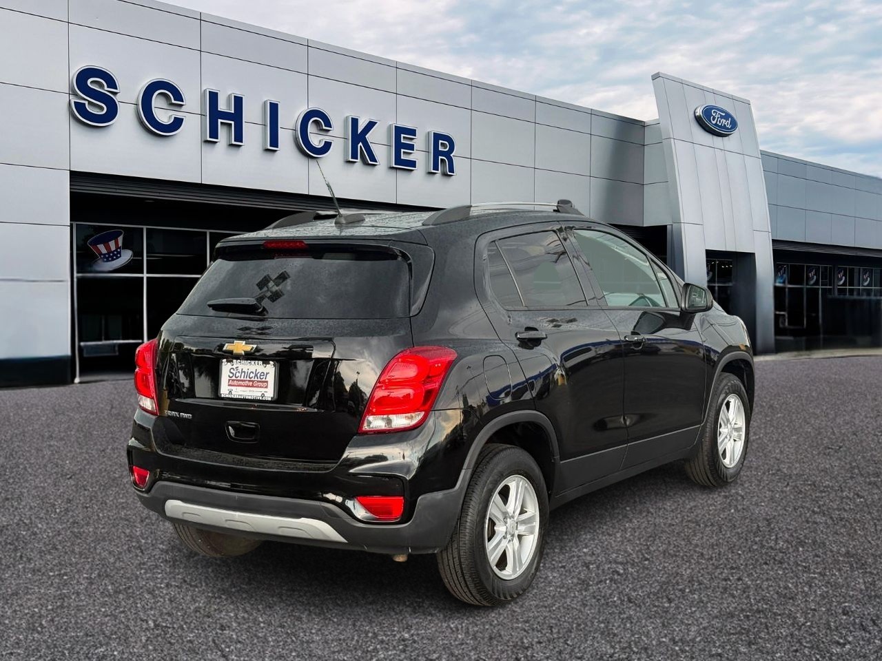 Chevrolet Trax Vehicle Full-screen Gallery Image 02
