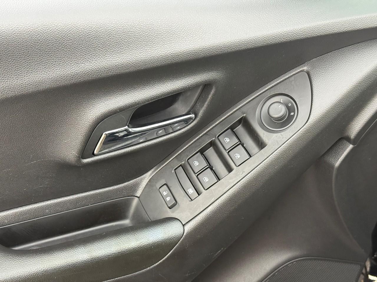 Chevrolet Trax Vehicle Full-screen Gallery Image 16
