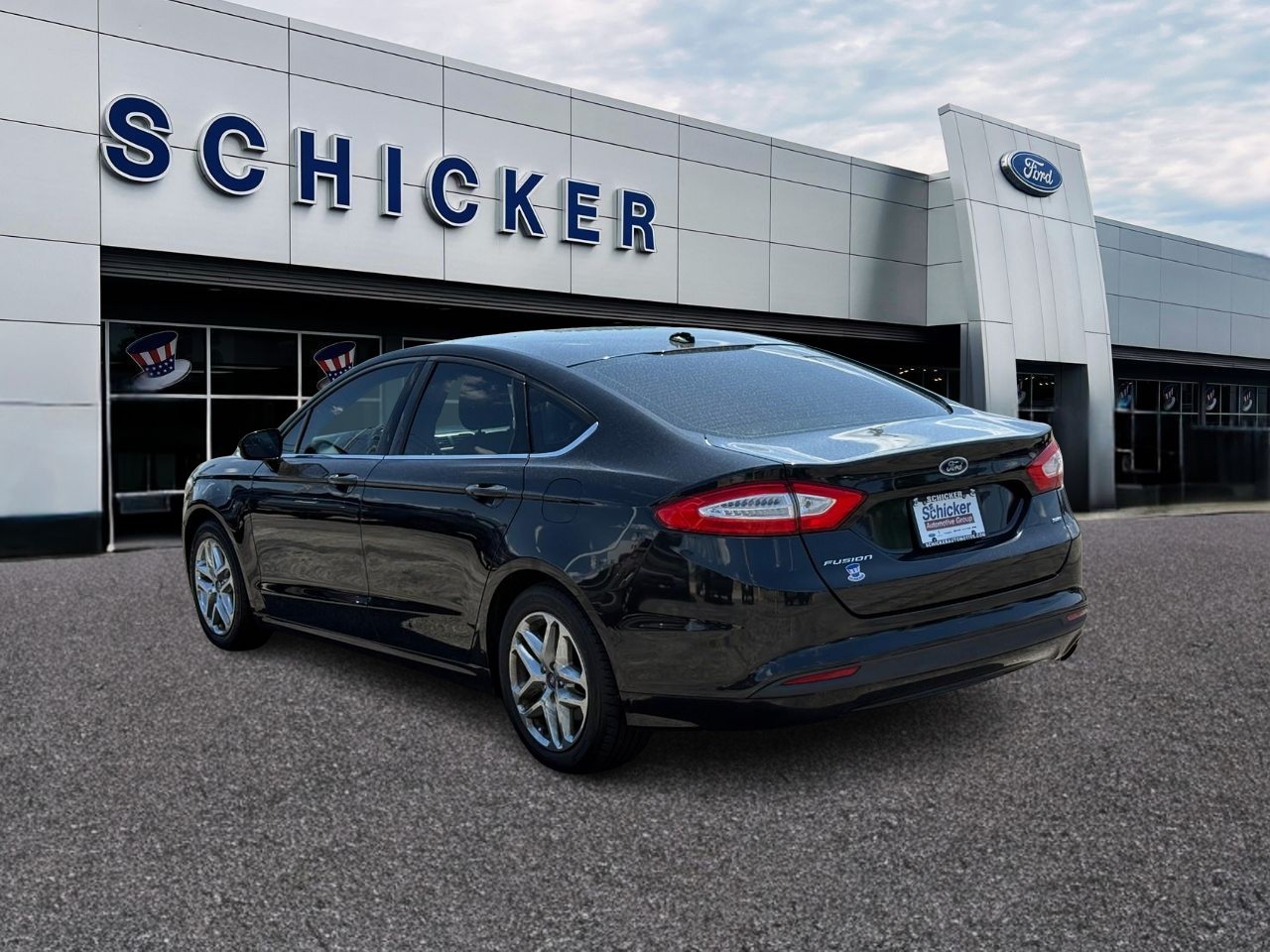 Ford Fusion Vehicle Full-screen Gallery Image 03