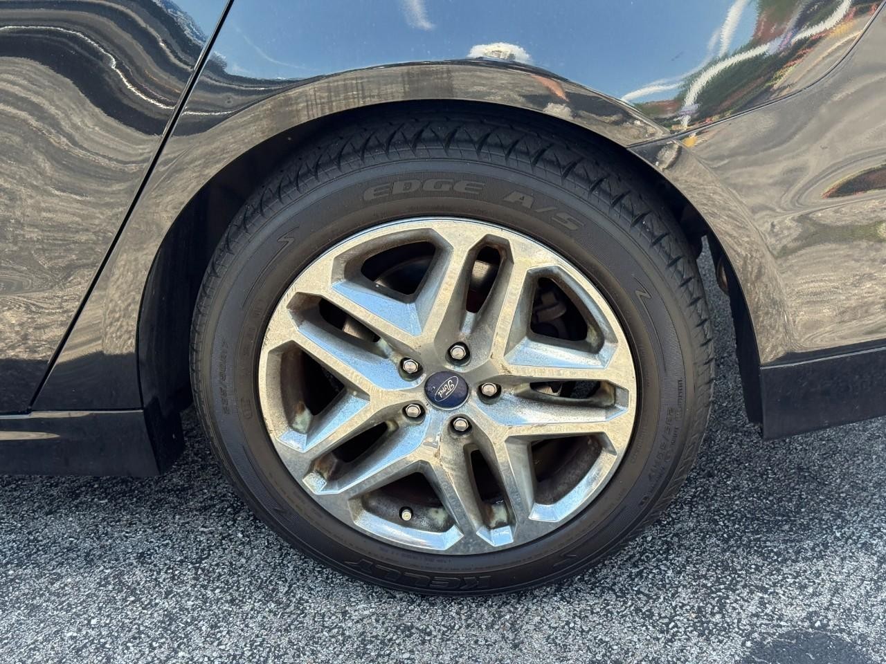 Ford Fusion Vehicle Full-screen Gallery Image 06
