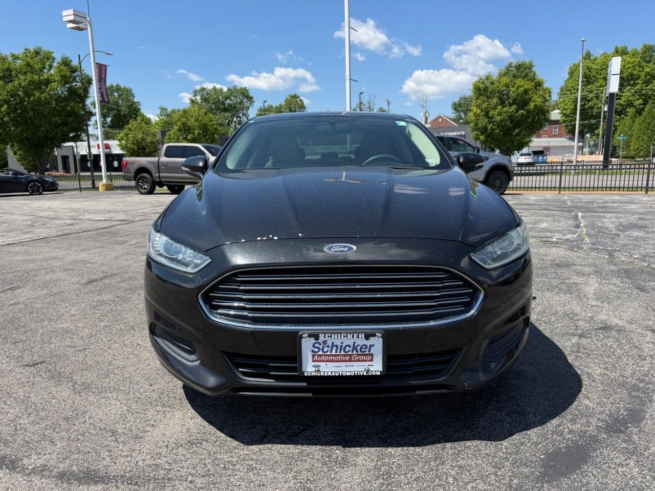 Ford Fusion Vehicle Full-screen Gallery Image 09