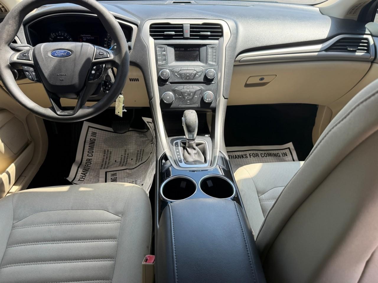 Ford Fusion Vehicle Full-screen Gallery Image 11