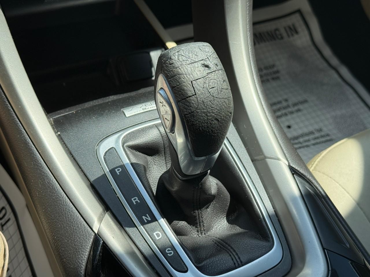 Ford Fusion Vehicle Full-screen Gallery Image 22