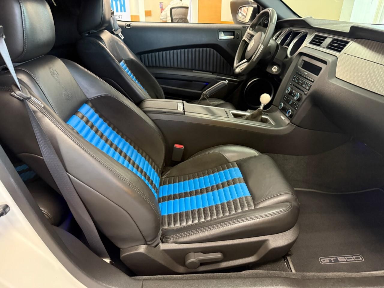Ford Mustang Vehicle Full-screen Gallery Image 07