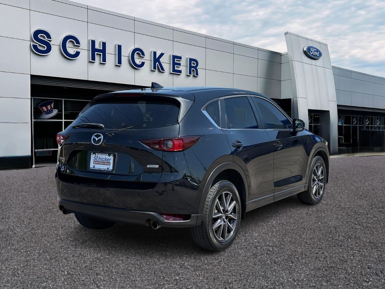 Mazda CX-5 Vehicle Full-screen Gallery Image 02