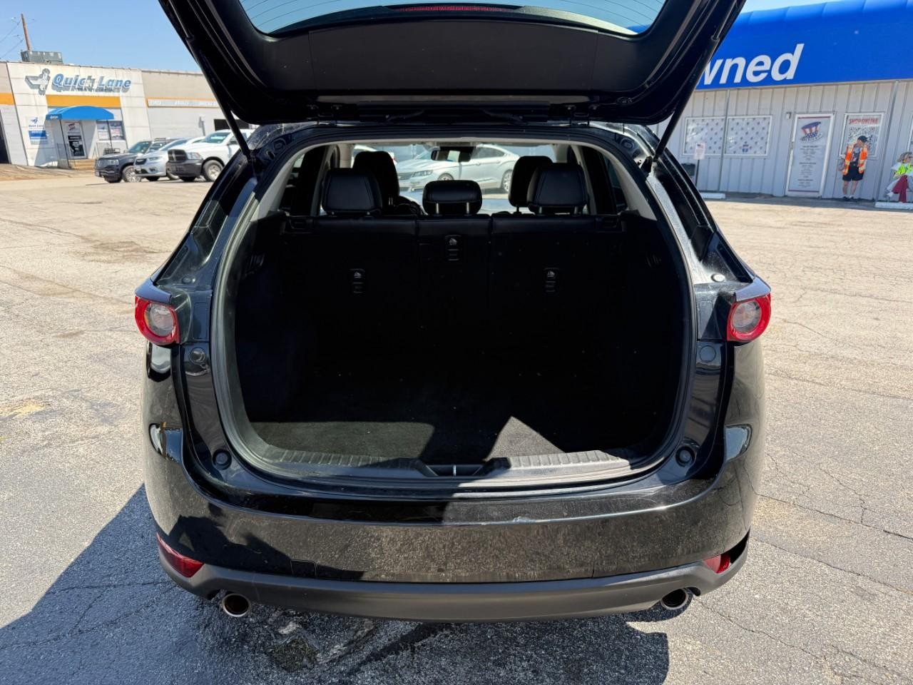 Mazda CX-5 Vehicle Full-screen Gallery Image 08