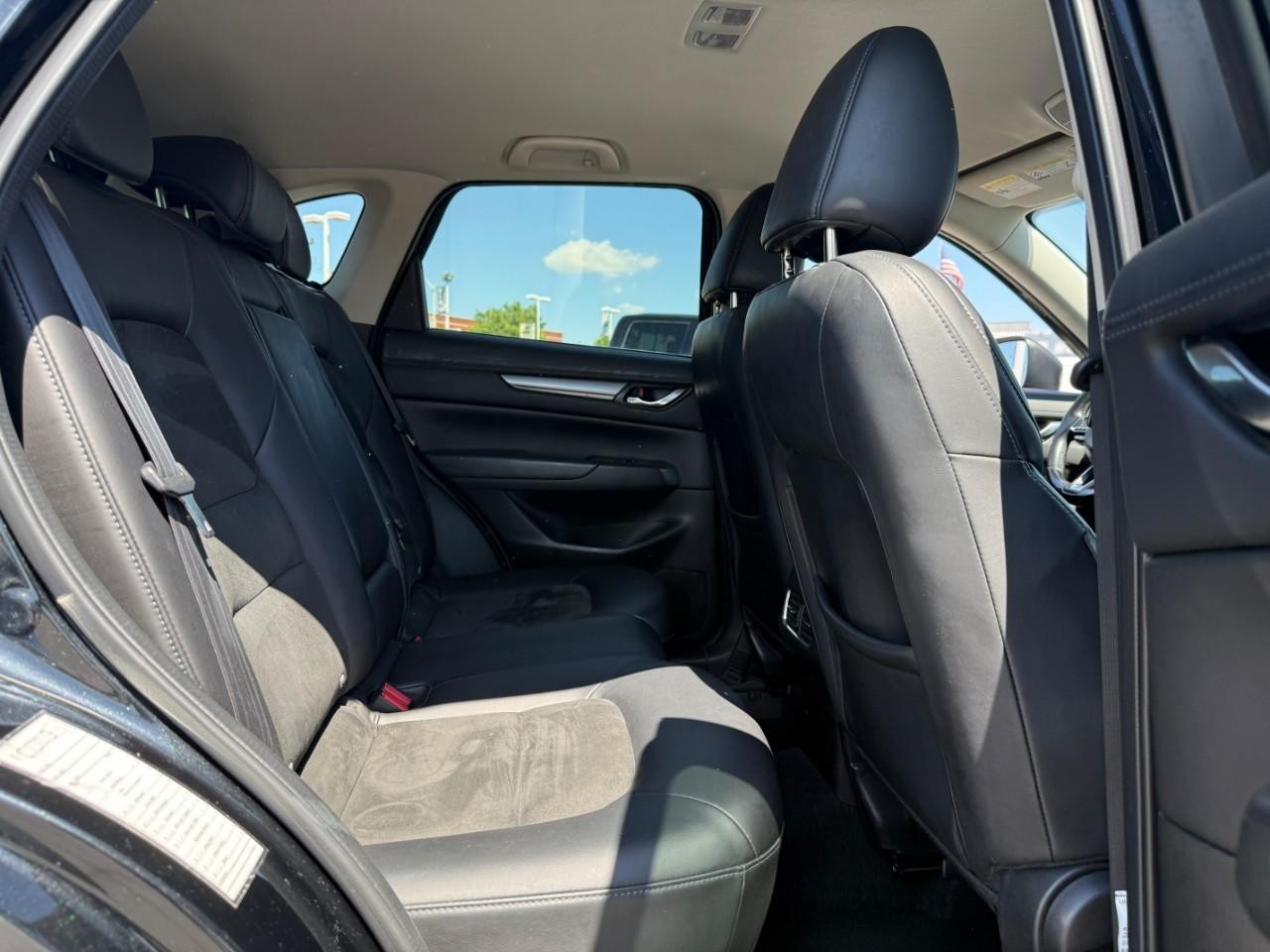 Mazda CX-5 Vehicle Full-screen Gallery Image 11