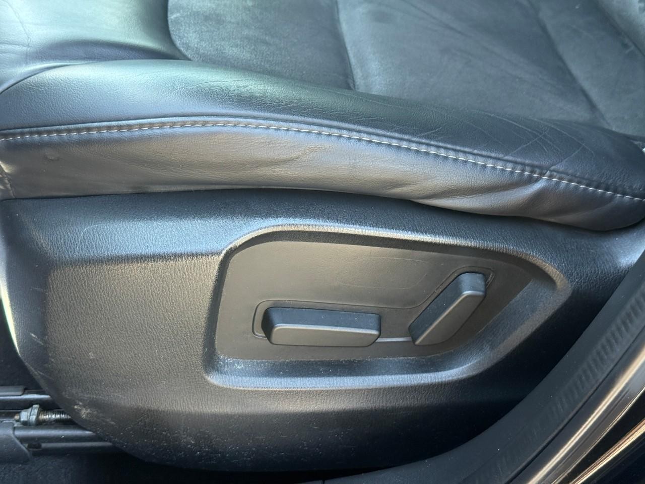 Mazda CX-5 Vehicle Full-screen Gallery Image 19