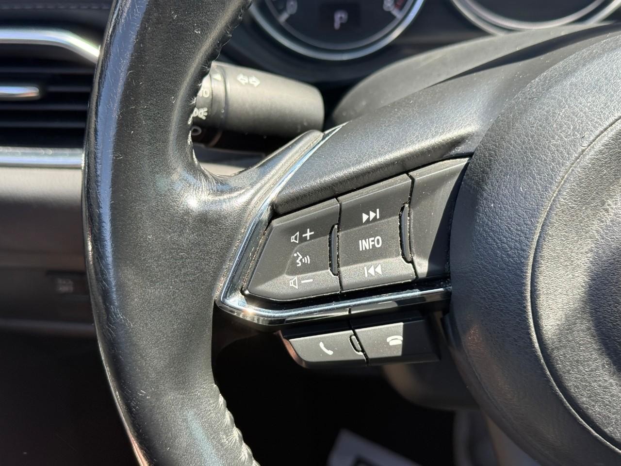 Mazda CX-5 Vehicle Full-screen Gallery Image 20